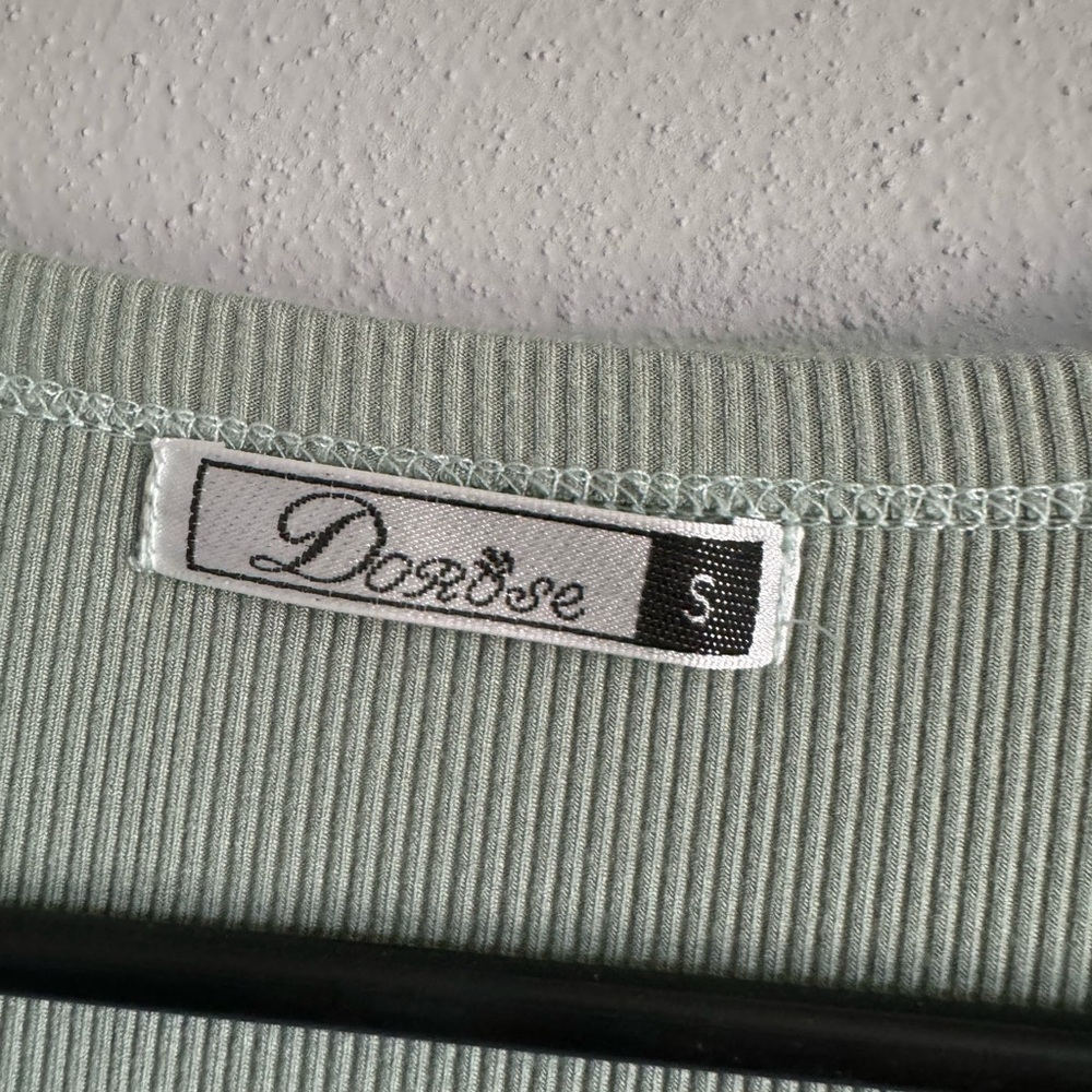 Sage green top size small - Picture 4 of 4